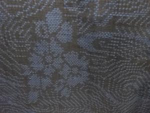 アンティーク　流水に花模様織出し本場泥大島紬着物（5マルキ）